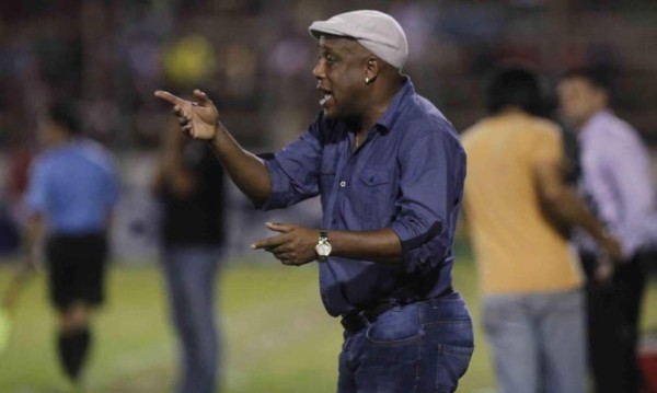 Hernán Medford analiza dejar al Real España para volver a Costa Rica