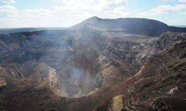 Lava ensancha cráter de volcán Masaya