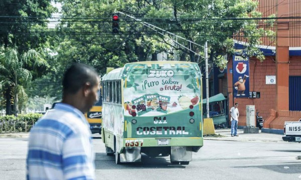 Es común ver que se pasen los semáforos con la luz en rojo.