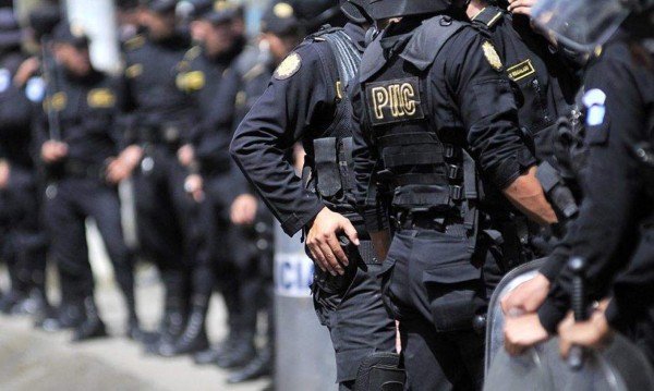 Capturan policía cuando fumaba marihuana en el interior de la subestación en Guatemala