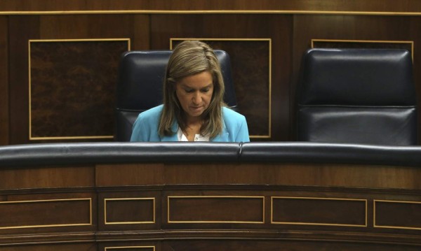 El Gobierno de España aparta a la ministra de Sanidad de la gestión de la crisis de ébola