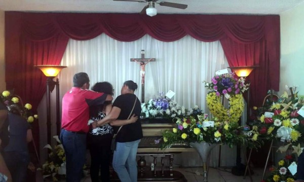 Madre de exfutbolista salvadoreño asesinado: 'Le advertí que no regresara al país'