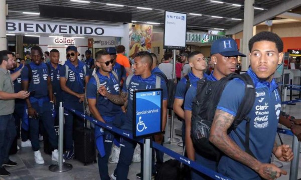 Selección de Honduras arribó a San Pedro Sula y Fenafuth se pronuncia sobre Fabián Coito
