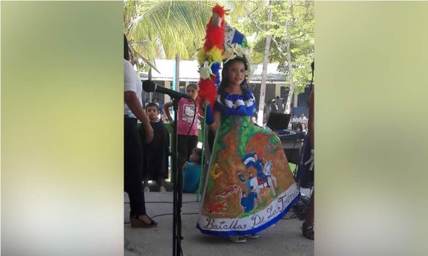 Impresionantes vestidos que demuestran cultura y patriotismo