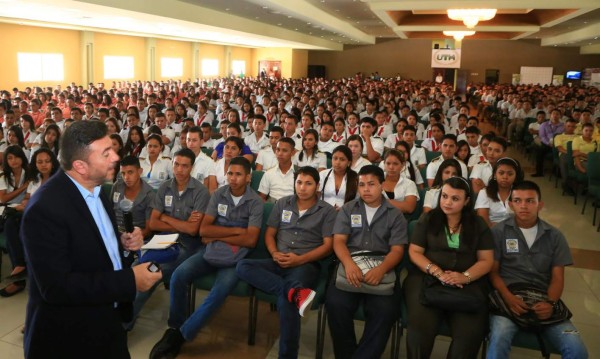 7 de cada 10 jóvenes sampedranos tienen al menos un smartphone