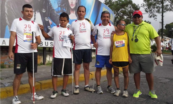 Los no videntes dieron un gran ejemplo en la Maratón