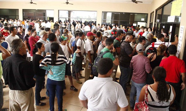 Más de seis mil personas podrían reclamar sus placas mañana en SPS