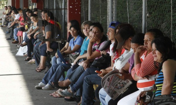 Más de 2,600 estudiantes se sometieron a prueba para entrar a la Unah-vs