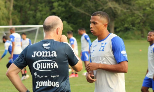 Rigo Rivas se une y la selección de Honduras ya entrena completa en Canadá