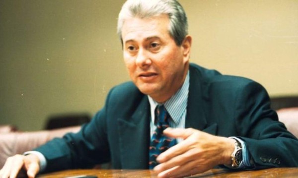 Exfuncionario se entrega e implica a Martinelli en corrupción  