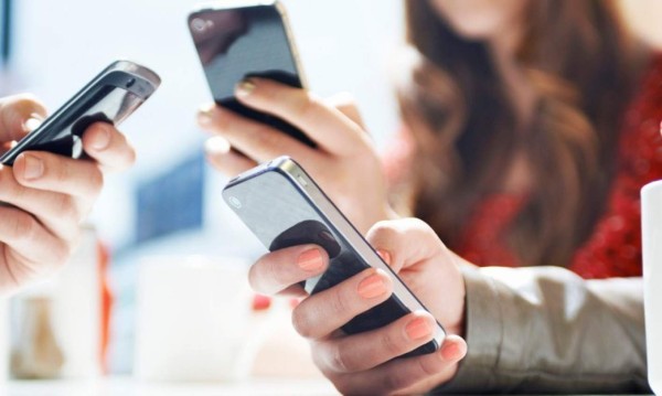 Pasar demasiado tiempo frente a las pantallas podría hacer que se aumente de peso