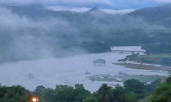 Se desborda el río Ulúa en el occidente y norte de Honduras  
