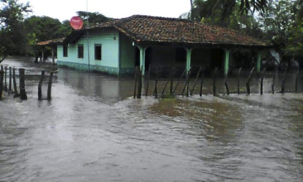 Río Goascorán causa inundaciones en el sur de Honduras