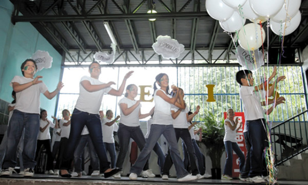 Voces de amor para los niños del mundo