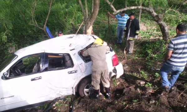 Mueren dos personas en accidente de carretera en Olancho