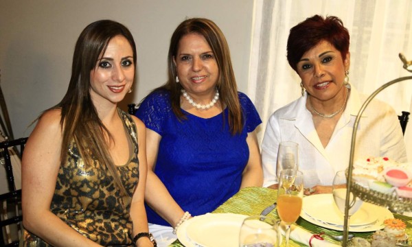 Zobeida Handal de Saybe es agasajada por su natalicio