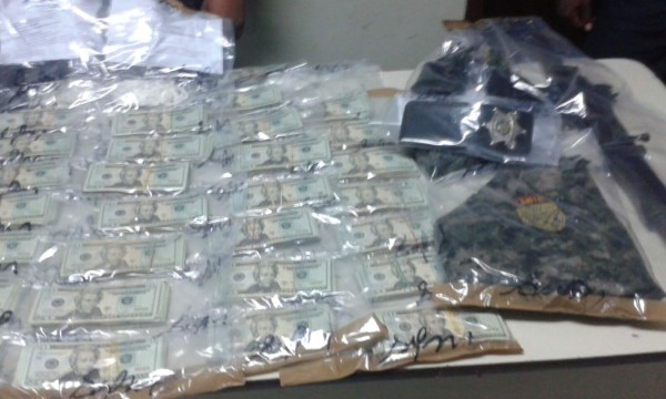 Hallan 56 mil dólares en un carro abandonado en La Ceiba