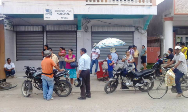 Por mora cierran el RNP en Tocoa, Colón