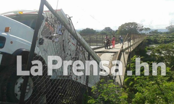 Se cae el puente sobre el río Humuya en Santa Rita, Yoro  