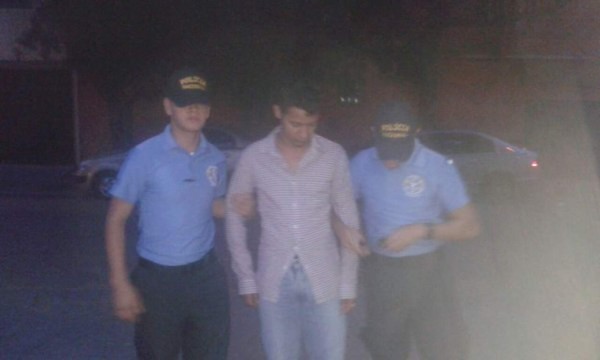 Con arma de guerra capturan a joven hondureño