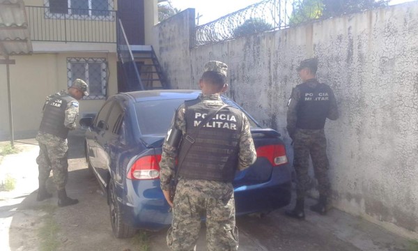 Encuentran supuesto vehículo involucrado en asalto a extranjeros