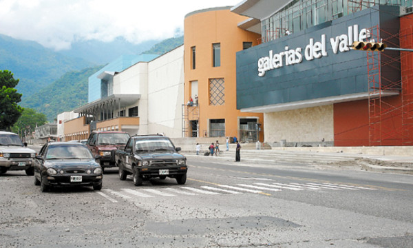Lista para operar Galerías del Valle en San Pedro