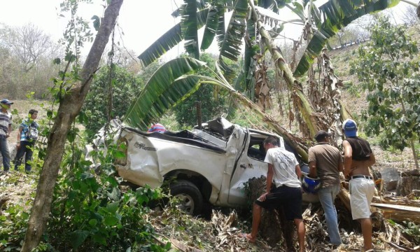 Un muerto tras caer carro a hondonada en Gracias