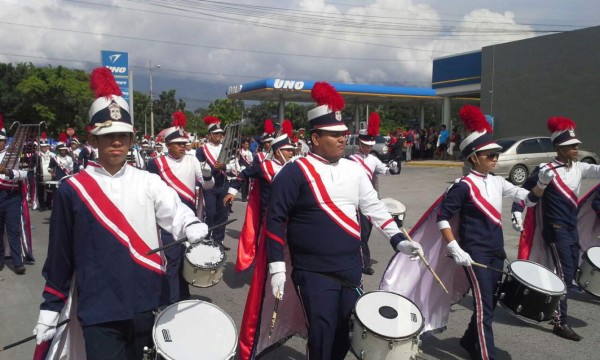 Reñido pulso entre las bandas marciales de Honduras