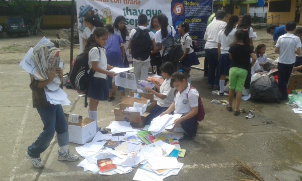 Enseñan a escolares importancia de separar los desechos sólidos
