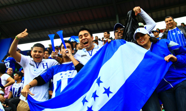 Video: Así vivieron los hondureños el empate ante Panamá