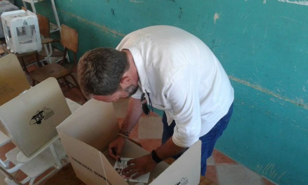 Ciudadanos votan en completa normalidad en el litoral Caribe