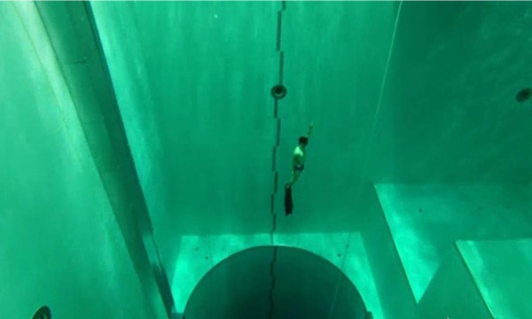 La piscina más profunda del mundo está ubicada en el norte de Italia. Foto AFP