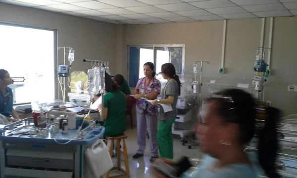 Polémica en hospital de La Ceiba por fotos de bebés en cajas
