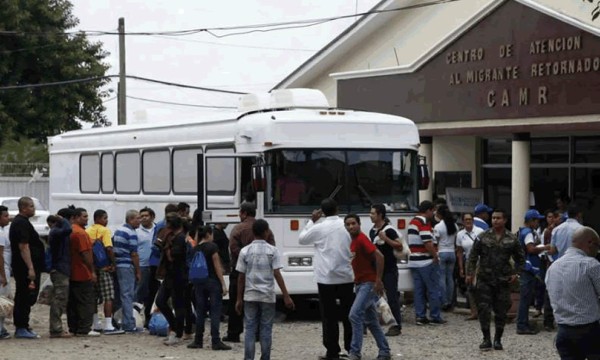 Deportan de México a 15 menores y 41 adultos hondureños