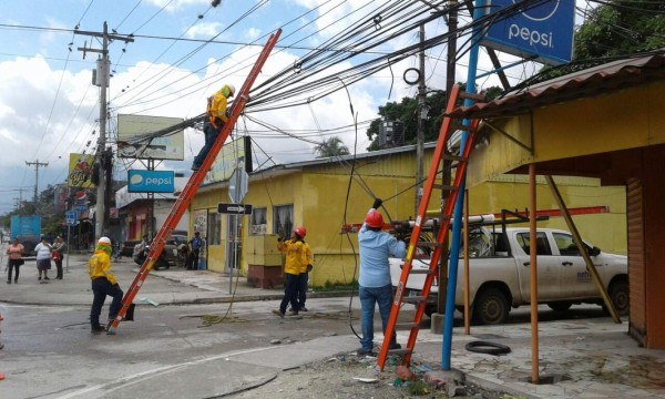 Reafirman compromiso de mejorar servicios de energía