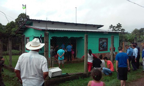 En Santa Cruz de Yojoa sacan a dos primos de sus casas para acribillarlos