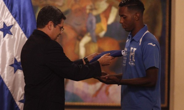Sub-20 de Honduras fue juramentada por el presidente Juan Orlando Hernández