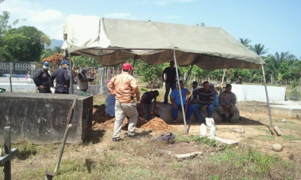 Exhuman 15 cuerpos de víctimas de conflicto en el Bajo Aguán