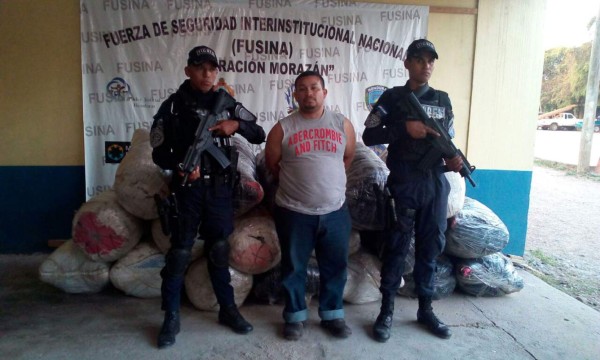 Decomisan camión con 1,800 libras de marihuana