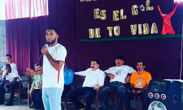 Mayorquín aprovecha sus vacaciones para predicar