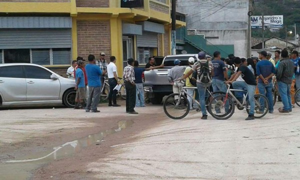 Capturan a policía como sospechoso de matar a un hombre