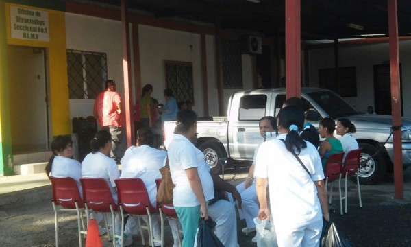 Trabajadores del Leonardo Martínez paralizan labores