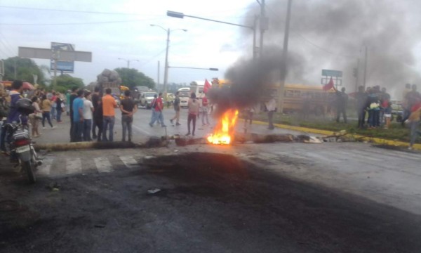 Cerrado el paso vehicular de San Pedro Sula hacia La Lima
