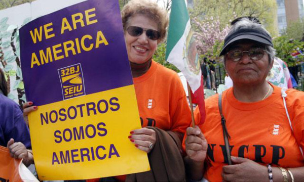 Nueva York dará este año tarjetas de identidad a los indocumentados