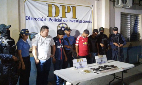 Policía captura a cuatro supuestos miembros de una banda criminal