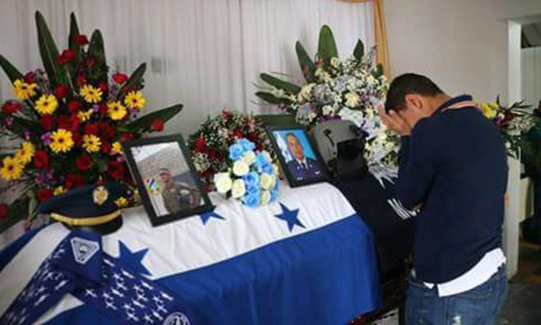 Restos mortales del copiloto de helicóptero accidentado llegan a Tegucigalpa