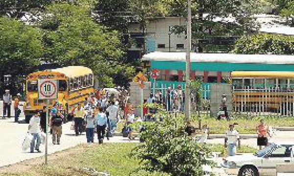 Terminal mueve 45 mil personas al día