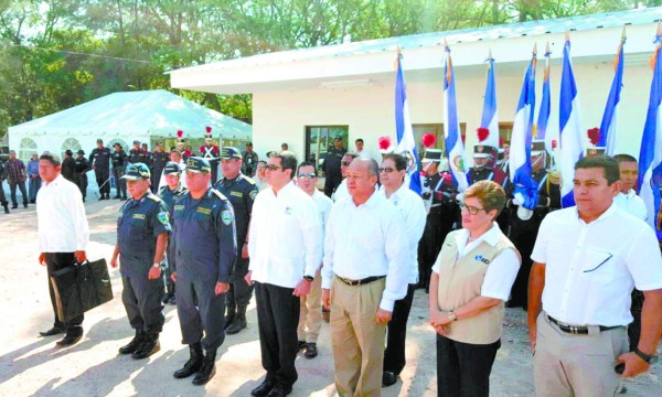 Gradúan a 823 nuevos agentes policiales