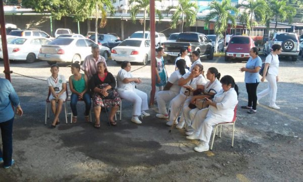 Trabajadores del Leonardo Martínez paralizan labores