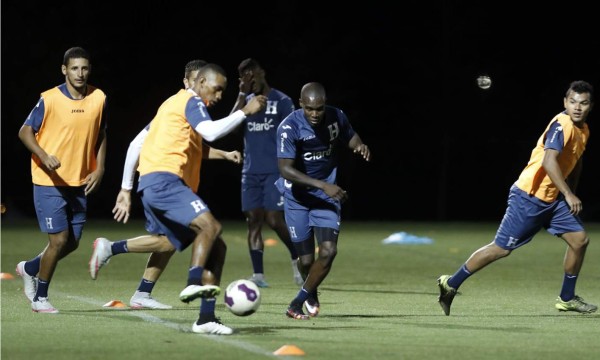 Honduras se prueba en la grama sintética en Houston